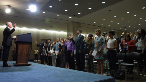 El Servicio de Inmigración Vuelve a la Versión del 2008: Para Examen de Naturalización