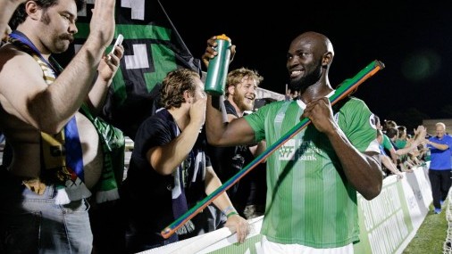 Campeonato de la USL comienza con el primero de cuatro Derbis de Oro Negro.