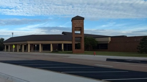 OU Health Organizará Una Clínica Publica de Vacunación en Santa Fe South High School