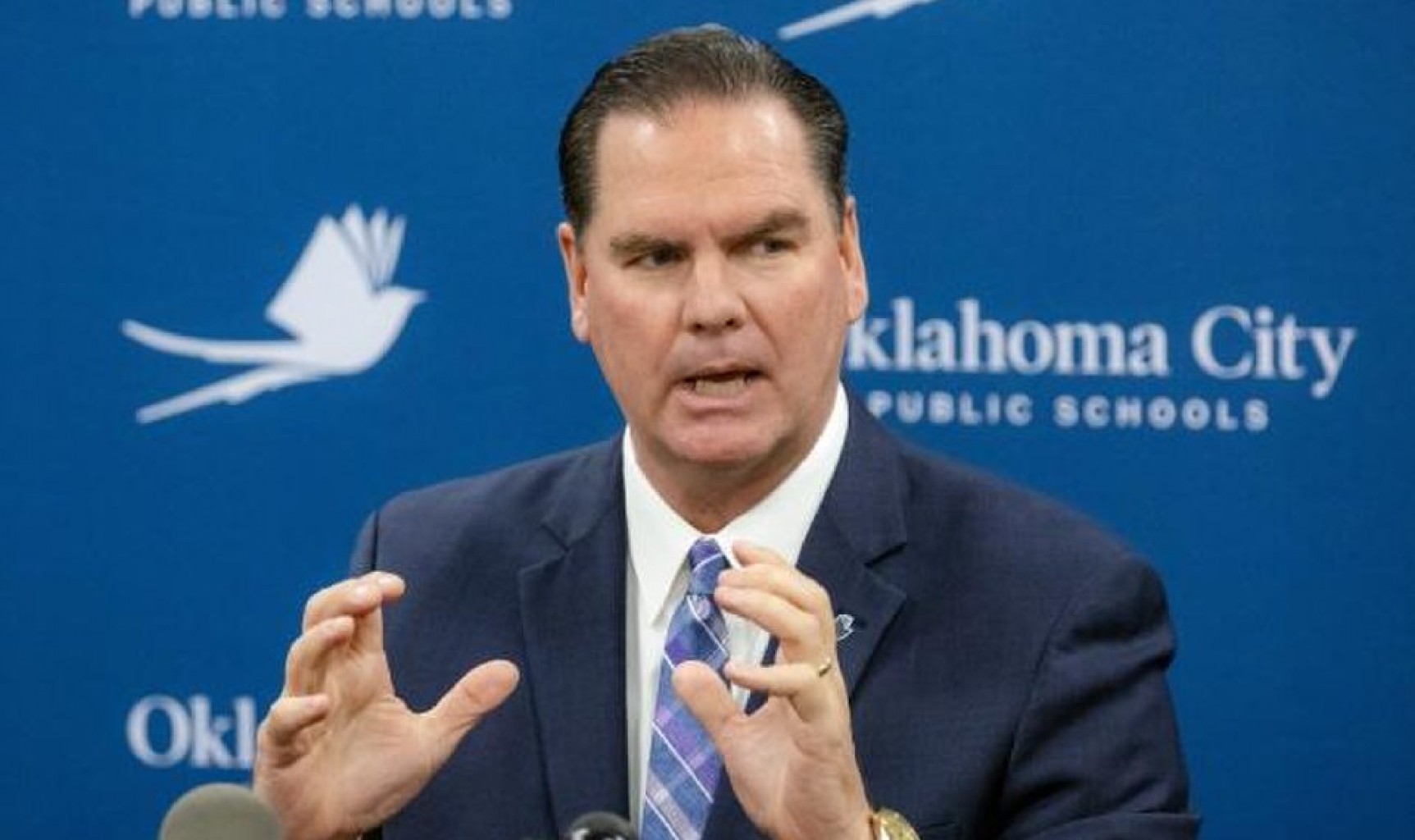 ESCUELAS PÚBLICAS EN DESACUERDO Y RESPONDE A LA ACCIÓN DE LA JUNTA ESTATAL DE EDUCACIÓN 