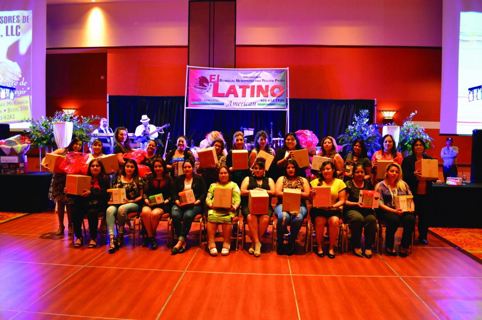 Una mama feliz es un hogar feliz Celebracion a Mamá en Oklahoma