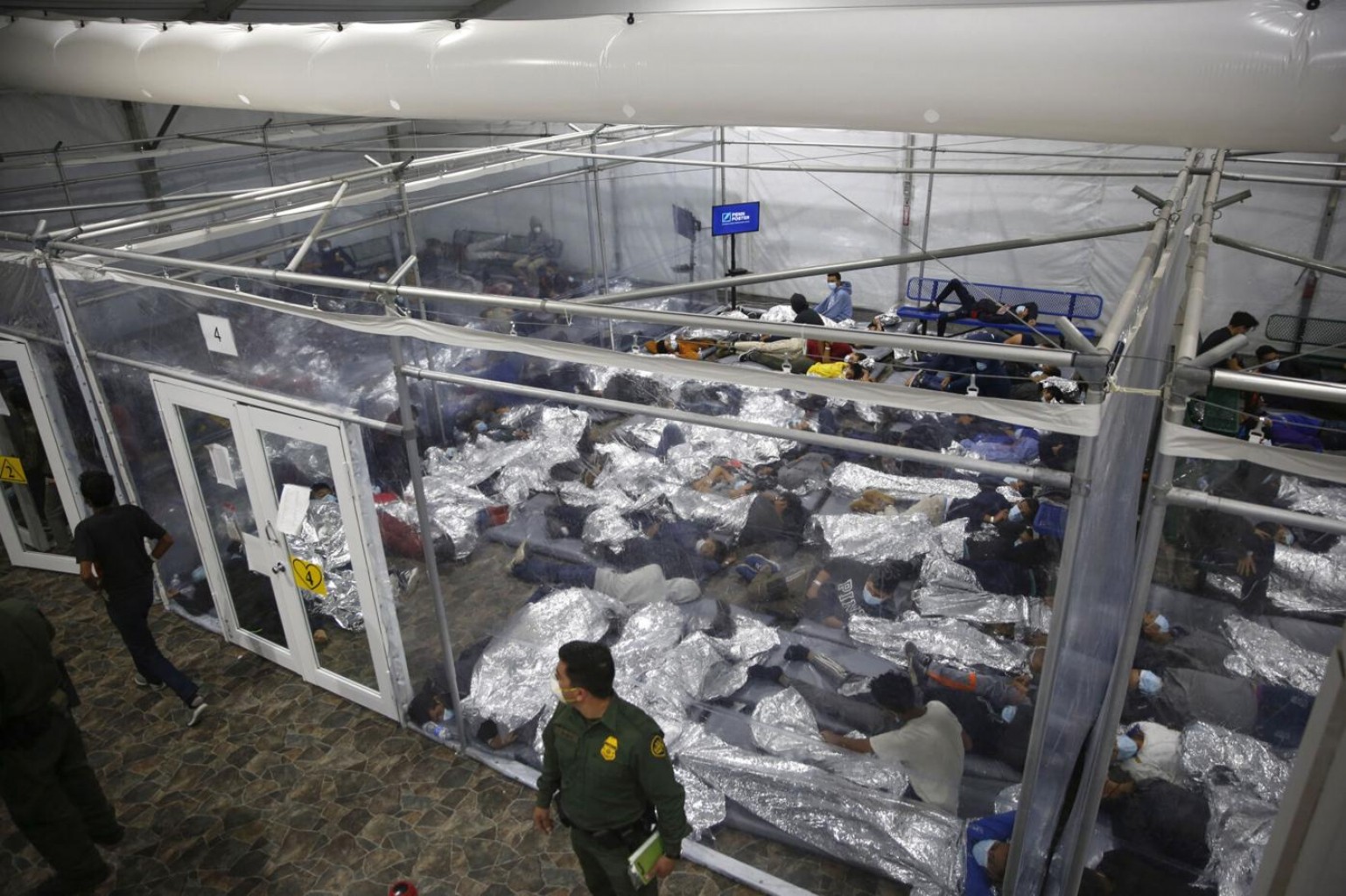 Problemas fronterizos afectan la aprobación de Biden sobre inmigración