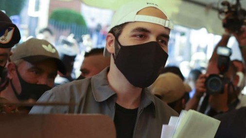 El Salvador espera lo que hará el presidente con el nuevo poder