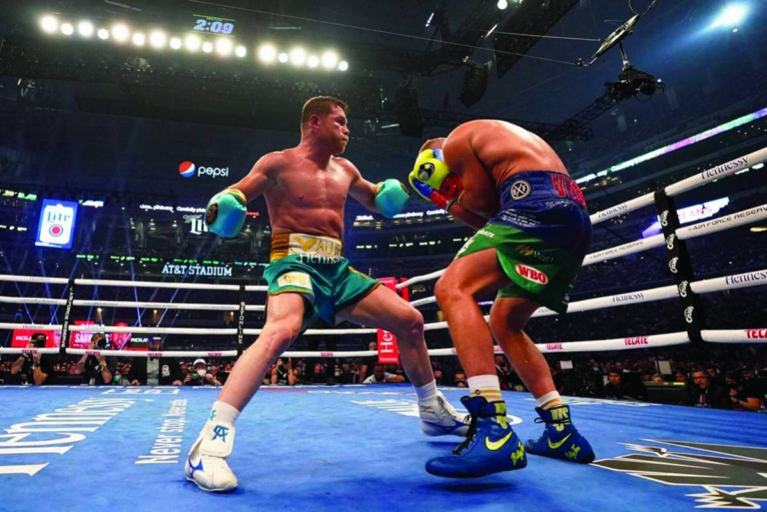 “Canelo” Álvarez suma otro título con victoria por nocaut técnico sobre Saunders