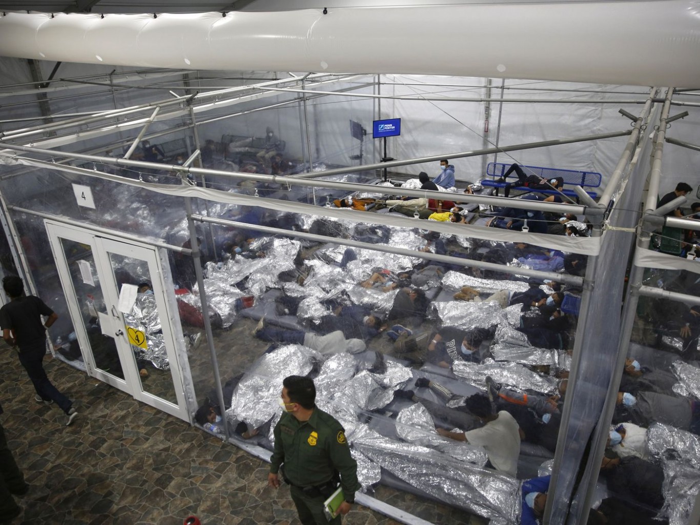 Ataques de pánico en albergues para niños migrantes