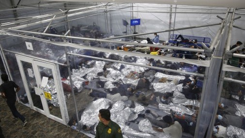 Ataques de pánico en albergues para niños migrantes