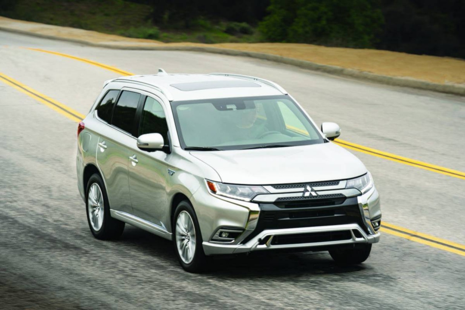 Mitsubishi Outlander PHEV del 2021, un buen candidato para el ahorro de gasolina 