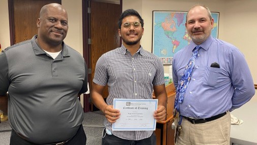 Estudiante gana el máximo honor por Tecnología Electrónica