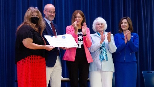 Eisenhower International School recibió el premio 