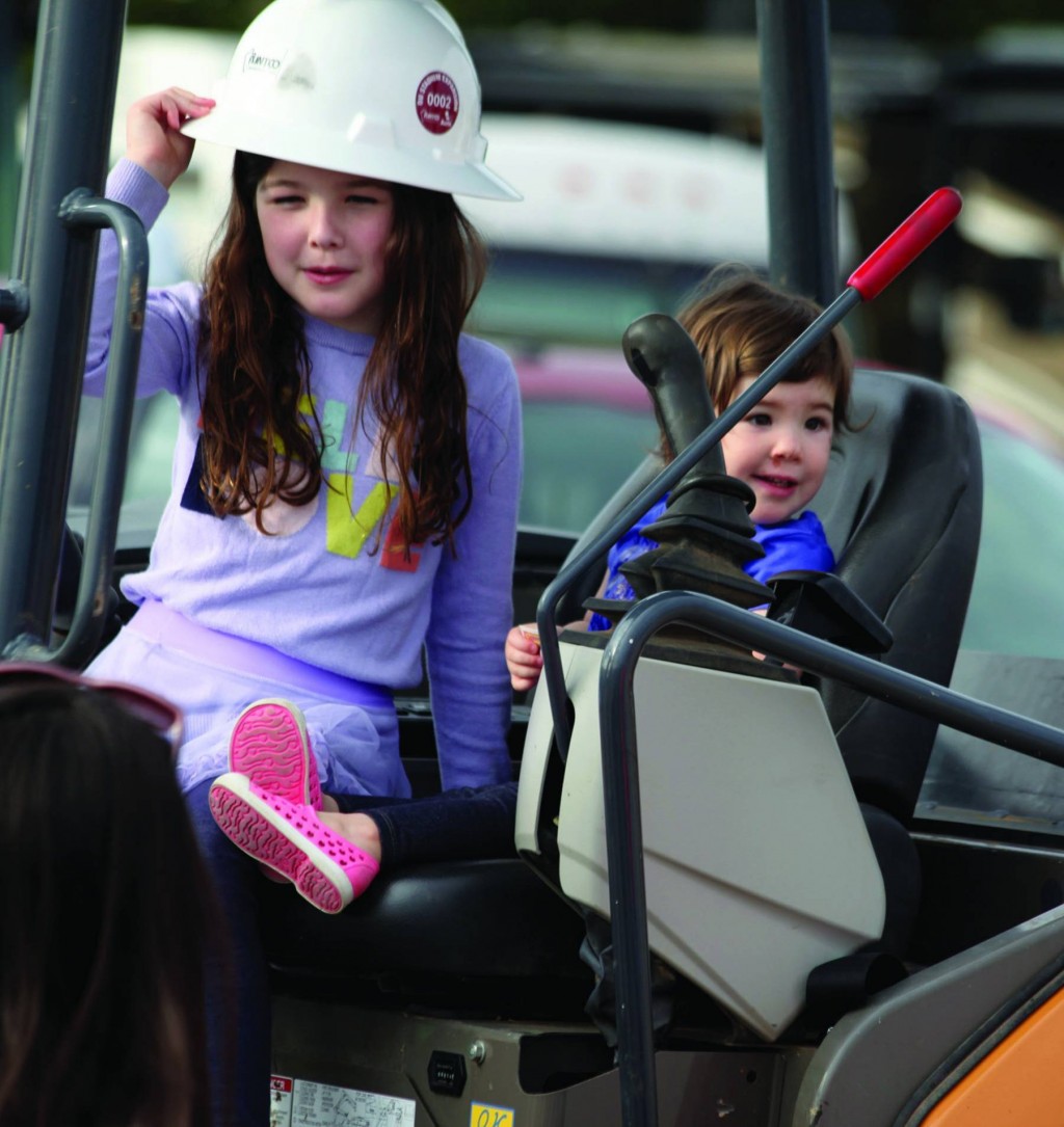 Touch A Truck  ofrece una oportunidad de aprendizaje familiar