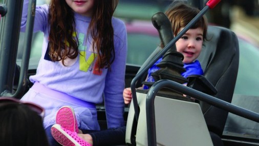 Touch A Truck  ofrece una oportunidad de aprendizaje familiar