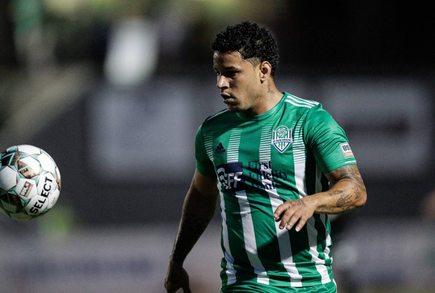 Los Verdes con 10 hombres ganan en Memphis