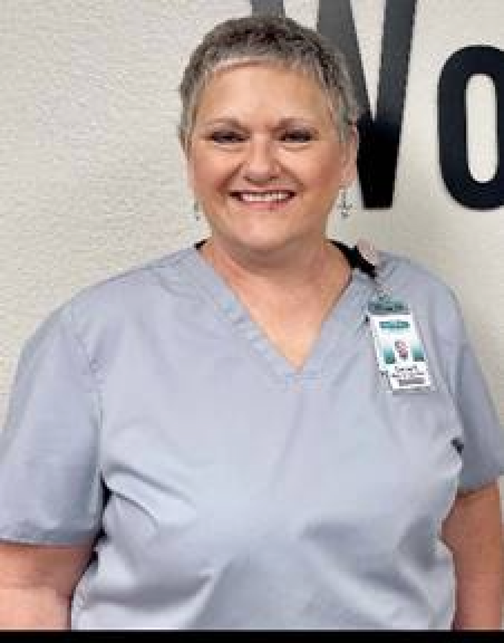 Mujer Enid fomenta la concientización sobre los senos después de enfrentar el cáncer