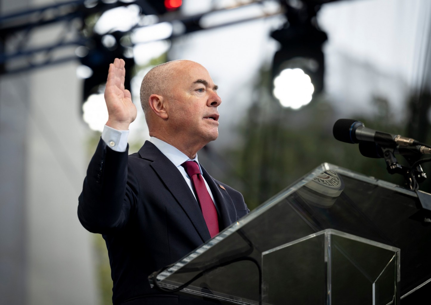 Agentes de inmigración ponen fin a la práctica de redadas en lugares de trabajo