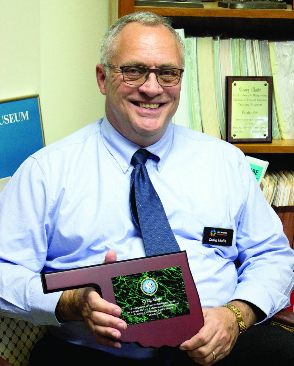 CLEET honra a empleado de CareerTech