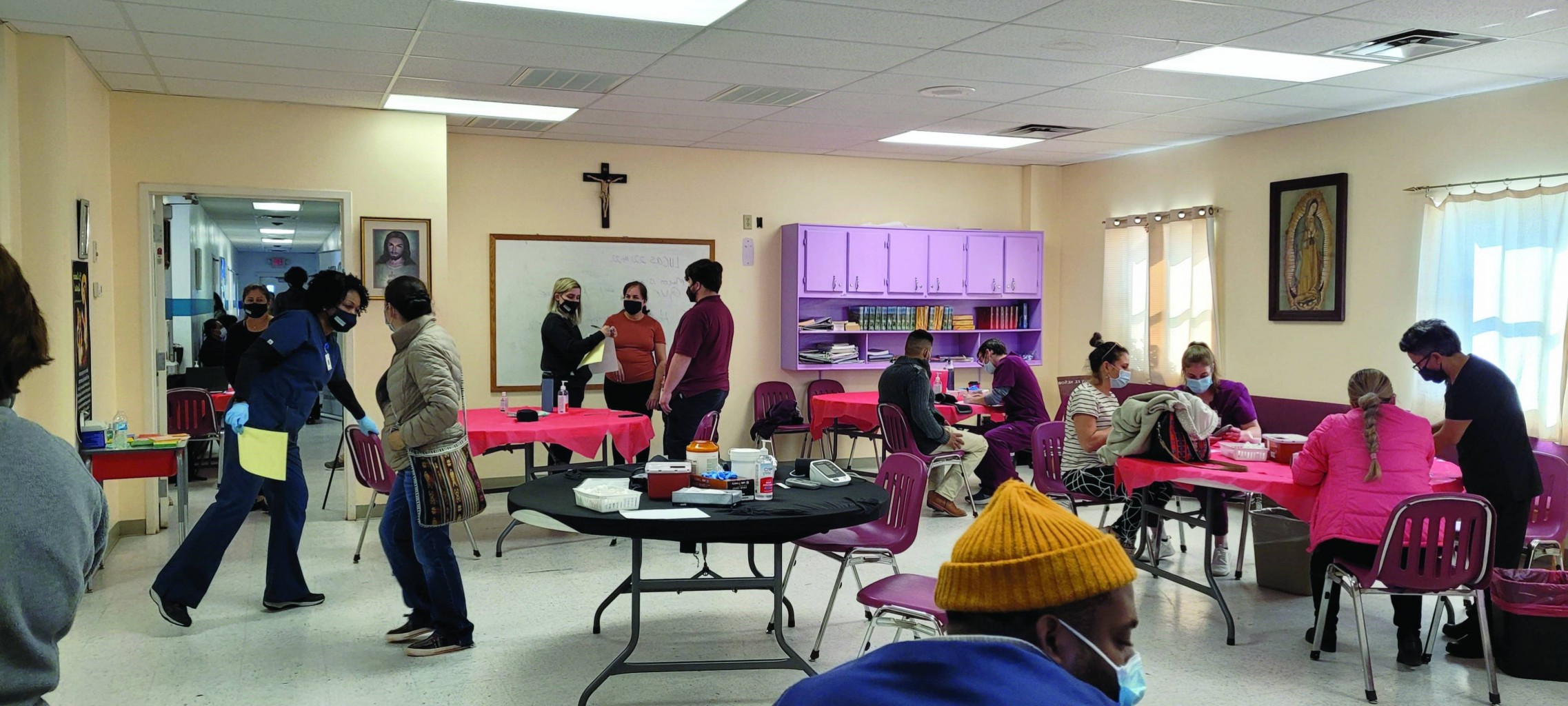 Clínica de Vacunación Móvil en la Iglesia Santos Angeles