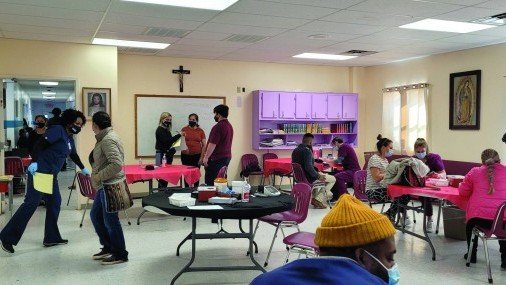 Clínica de Vacunación Móvil en la Iglesia Santos Angeles