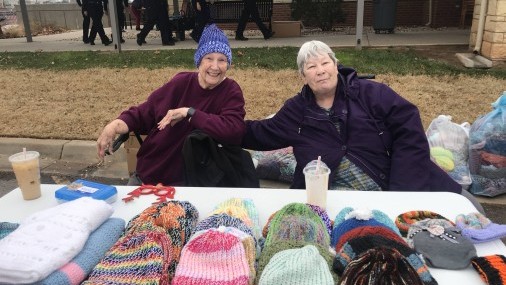 Sunbeam y la Policía local llevaron alegría Navideña a 259 Abuelos