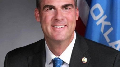 Gobernador Stitt  “Economía De Oklahoma Continúa Mejorando”
