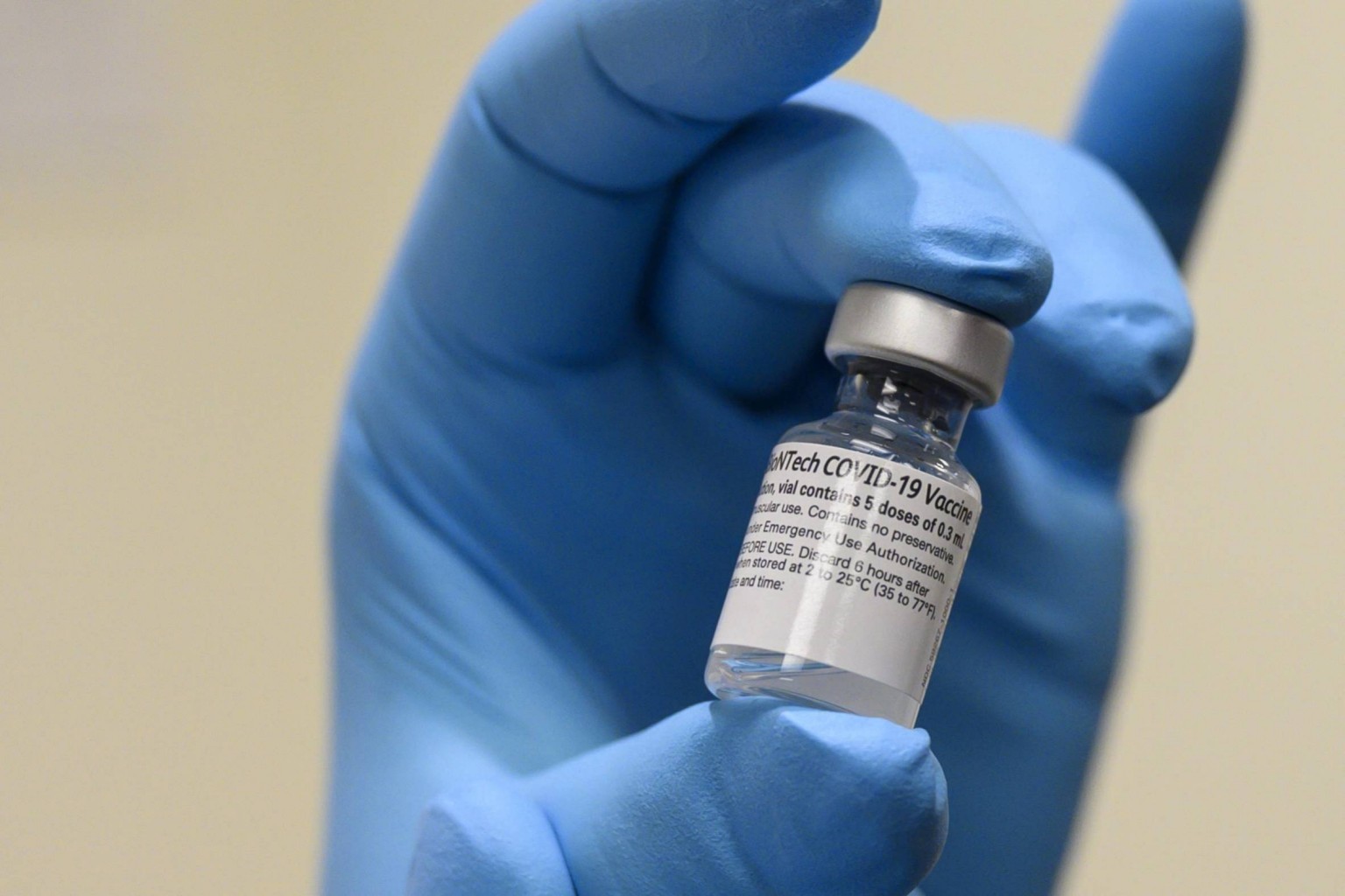 Pfizer dice que tendrá lista en Marzo una nueva vacuna contra ómicron