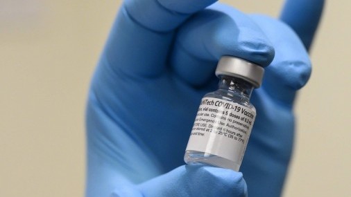 Pfizer dice que tendrá lista en Marzo una nueva vacuna contra ómicron