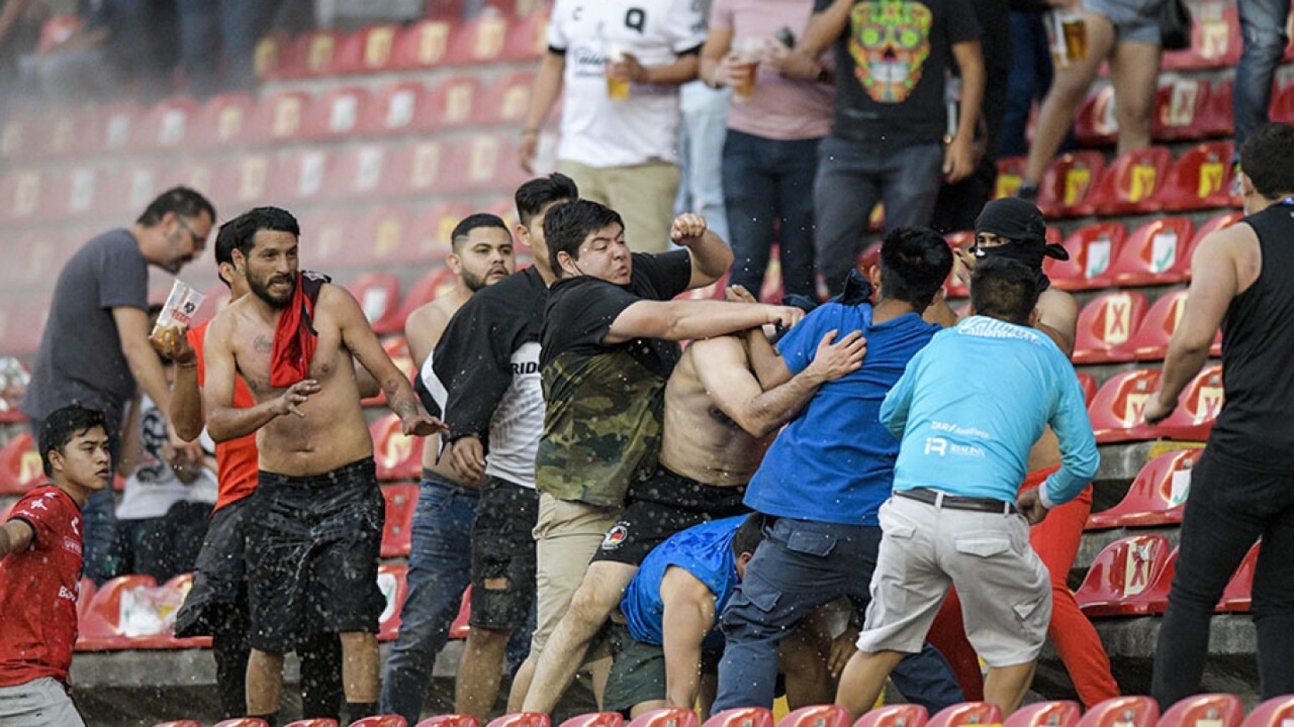 Al menos 22 heridos tras violencia en partido de fútbol mexicano