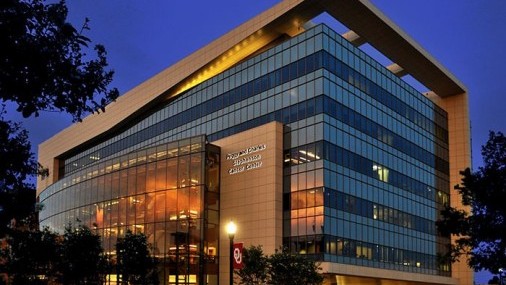 Subvención federal de $11.3 millones establece  nuevo Centro para la Investigación del Cáncer en OU