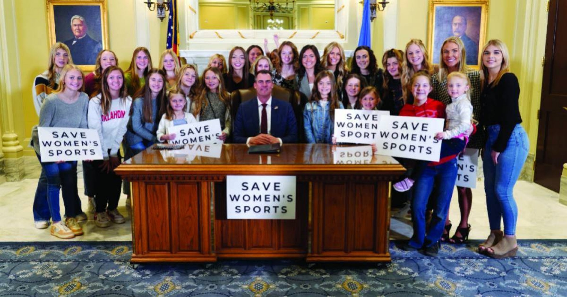 Gobernador de Oklahoma Ley Save Women