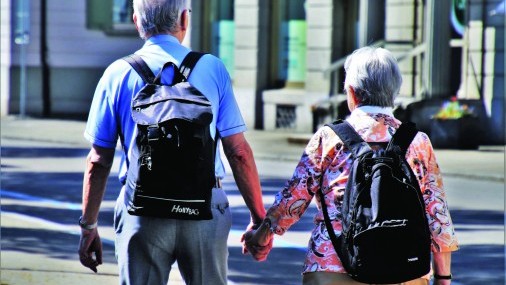 Legisladores presentan petición para apoyar a la economía de personas de la tercera edad 
