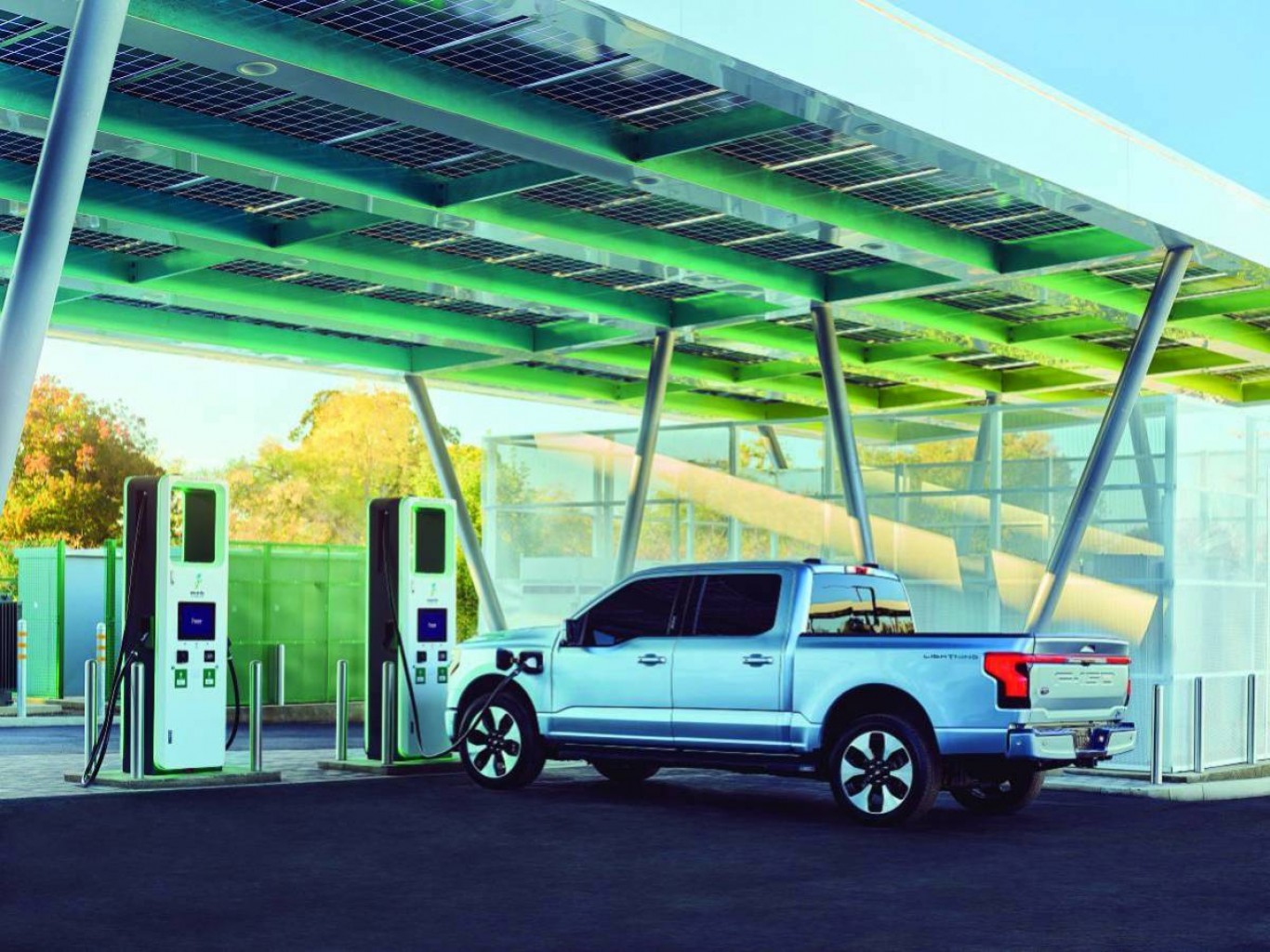 Clientes del Ford F-150 Lightning recibirán de cortesía 250 kWh de carga ultrarrápida