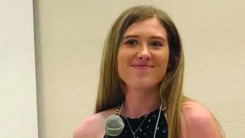 Presentan becas a Estudiantes con pérdida Auditiva