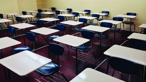 Maestra afirma que voluntariamente violó la ley y lo volvería a hacer
