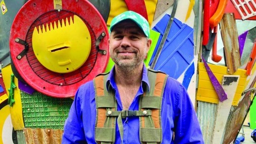 Evento comunitario para celebrar pieza de arte hecha de basura en Scissortail Lower Park