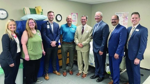 Unidos para proporcionar  capacitación gratuita de CNA 