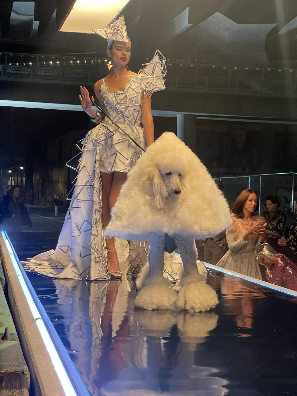 Exalumno de Oklahoma crea vestido para comercial del Super Bowl