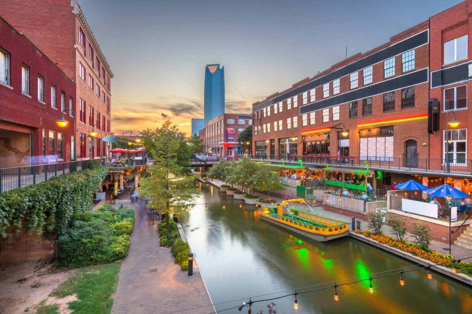 Aprueban Reducir Toque de Queda para menores no acompañados en Bricktown
