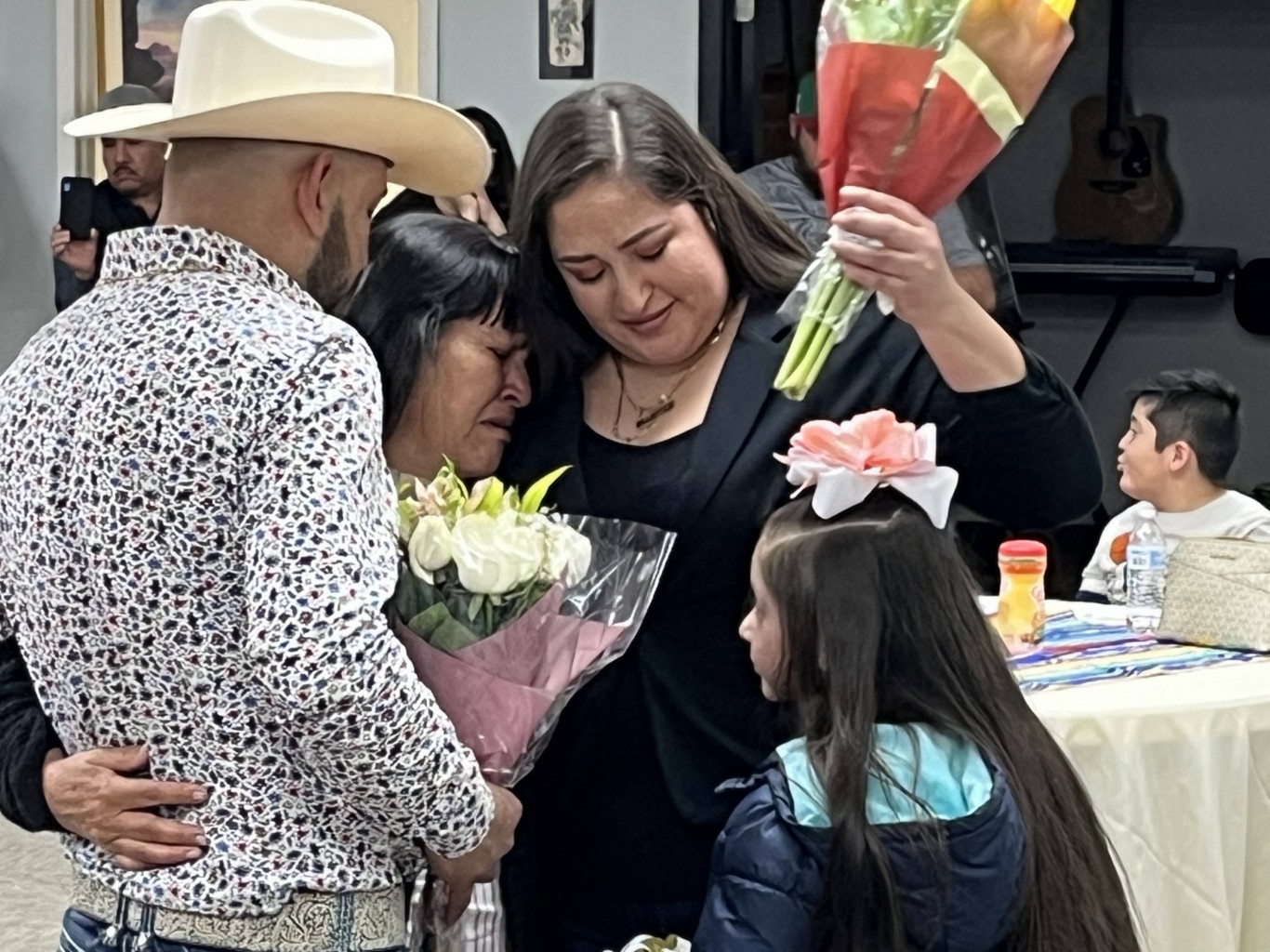 Familias zacatecanas en Tulsa se reúnen con sus padres
