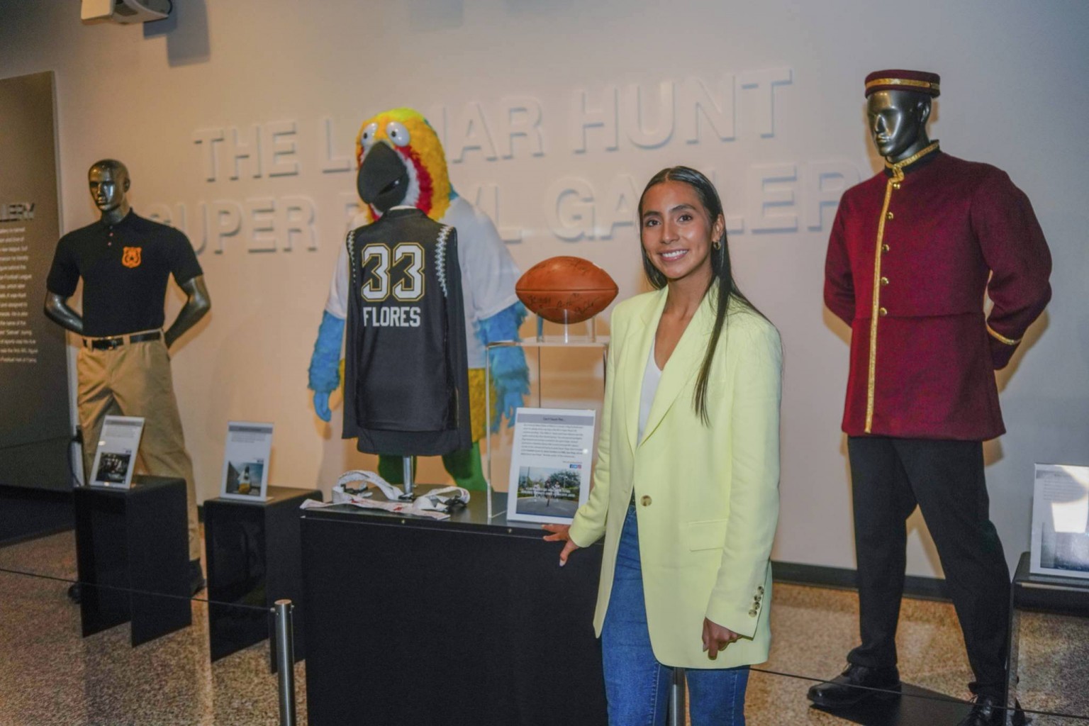 DIANA FLORES SE CONVIERTE EN PRIMERA JUGADORA EN EL SALÓN DE LA FAMA DEL FÚTBOL AMERICANO PROFESIONAL