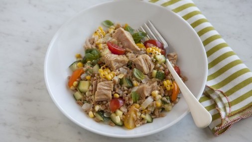 Ensalada de verano con farro y atún