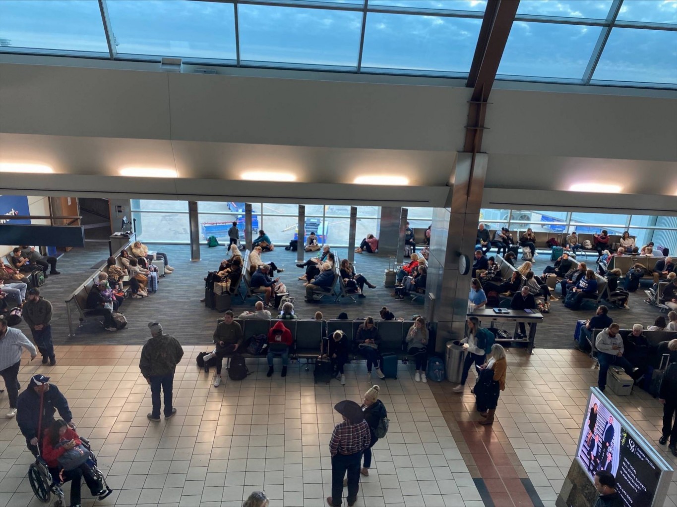 AEROPUERTO INTERNACIONAL WILL ROGERS INCREMENTA LA TARIFA DE ESTACIONAMIENTO