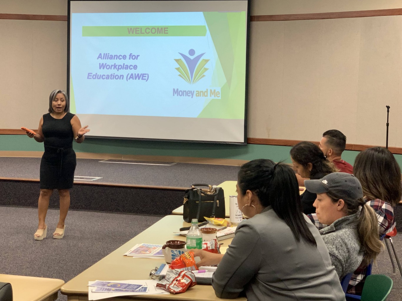 Presenta Serie de Clases de  Finanzas a Familias en Oklahoma