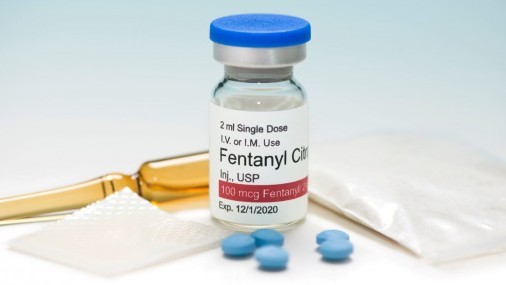 Por qué los defensores dicen que las muertes por fentanilo son prevenibles