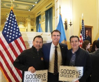 Sr. Ibarra, Governador Kevin Stiff, Manuel Gomez