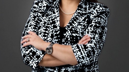 Chocolates, rosas y dinero en efectivo disponible 