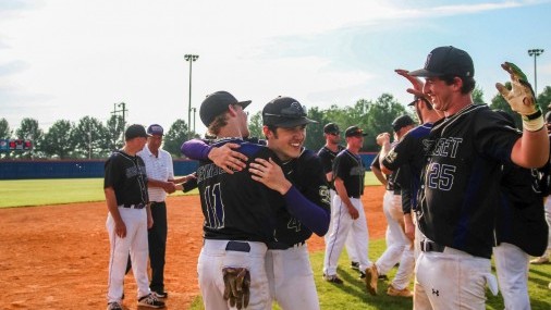 REGRESA LA SERIE ANUAL DE BÉISBOL DE LA ESCUELA SECUNDARIA AL ESTADIO DE BÉISBOL CHICKASAW BRICKTOWN