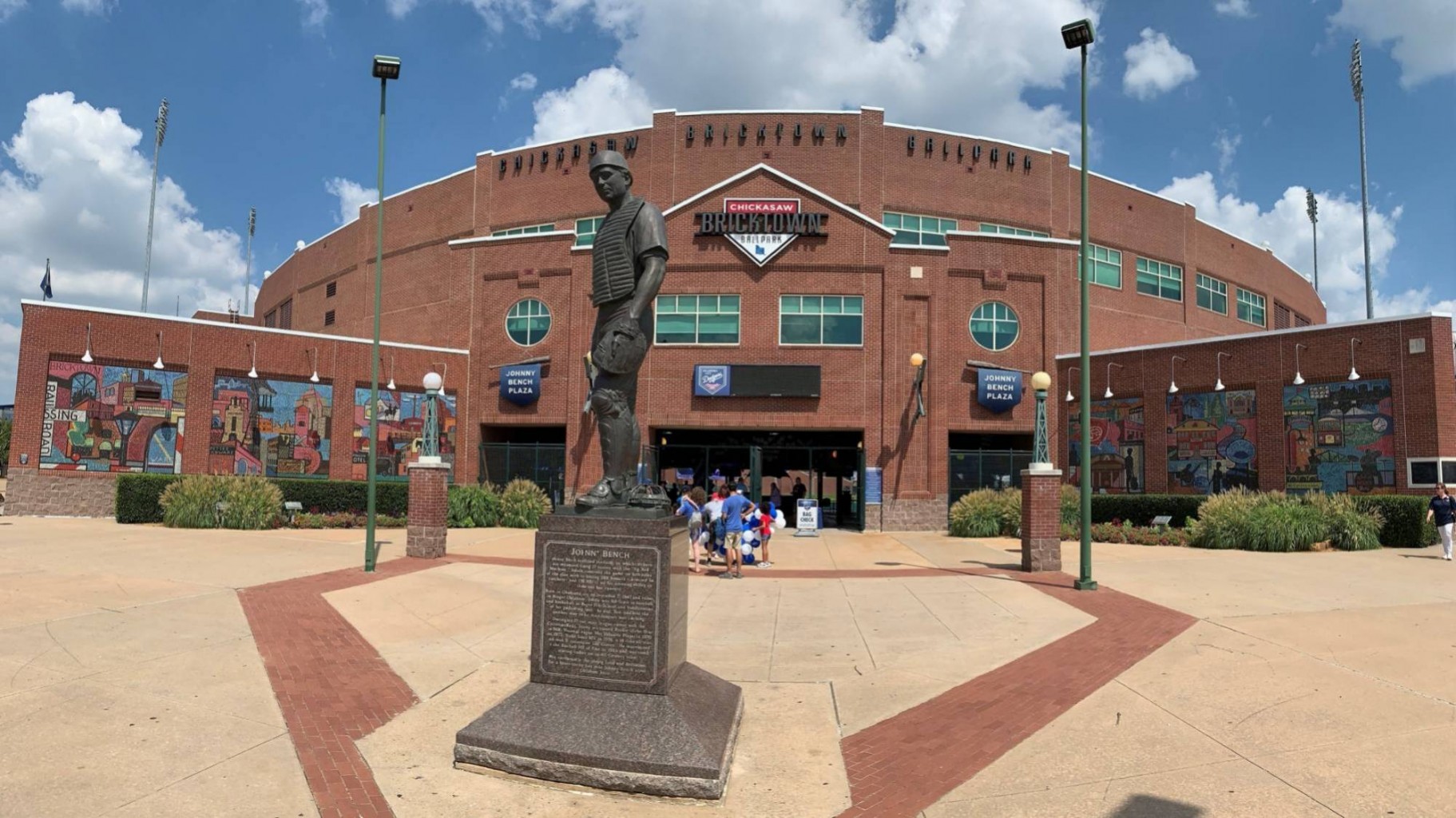 Noche Gratuita de Diversión y Entretenimiento  EN CHICKASAW BRICKTOWN BALLPARK