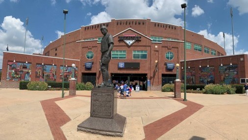 Noche Gratuita de Diversión y Entretenimiento  EN CHICKASAW BRICKTOWN BALLPARK