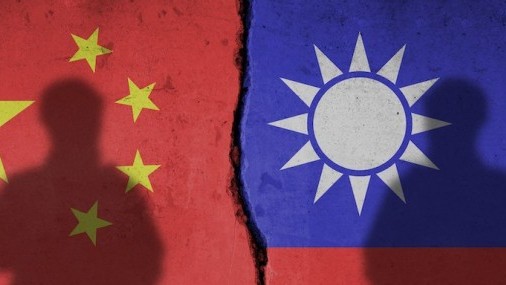 China amenaza a Taiwán en medio de la tragedia