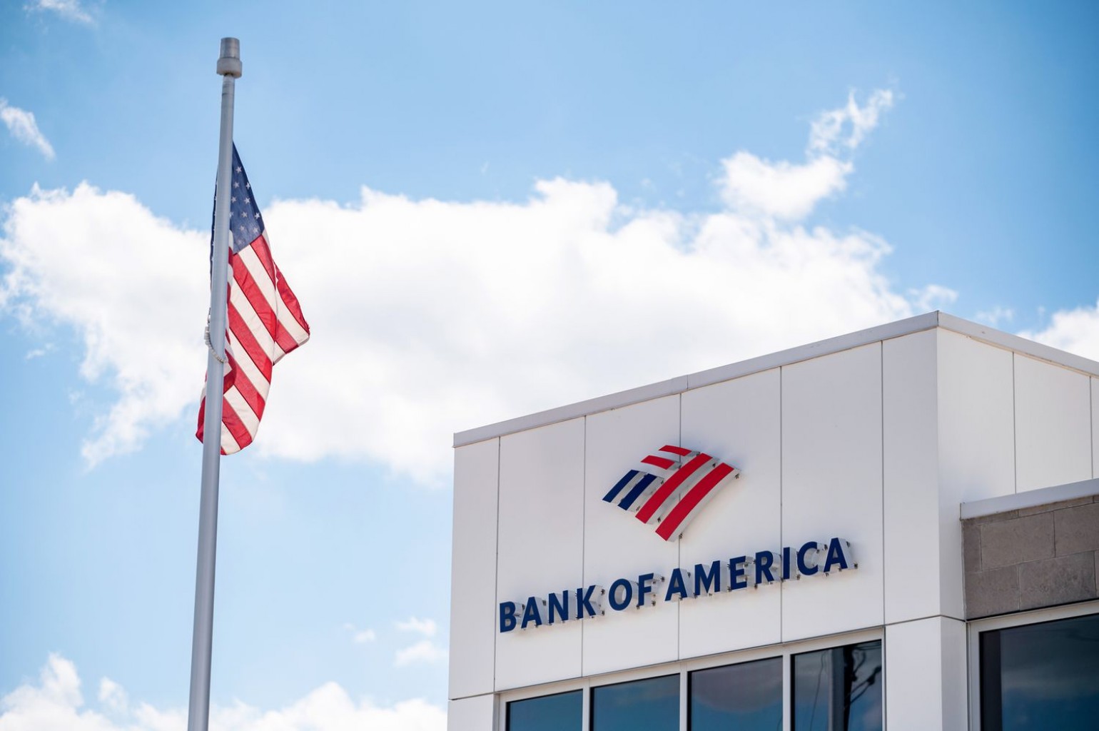 BANK OF AMERICA OTORGA UN DONATIVO DE $80,000 DÓLARES A LCDA 