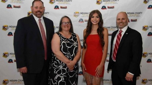 CJ Spadafora un socio concesionario destacado de Mitsubishi Motors, apoya la excelencia en la educación